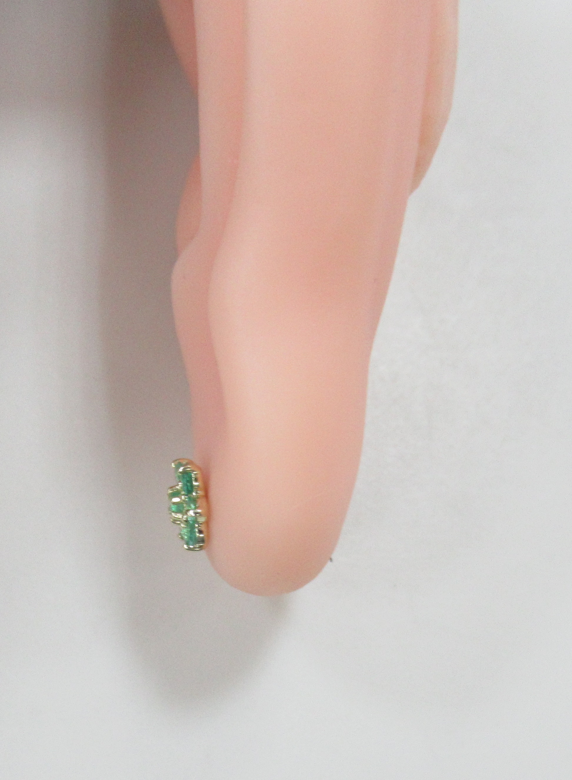 Серьги-пусеты из желтого золота с изумрудами "Цветы"